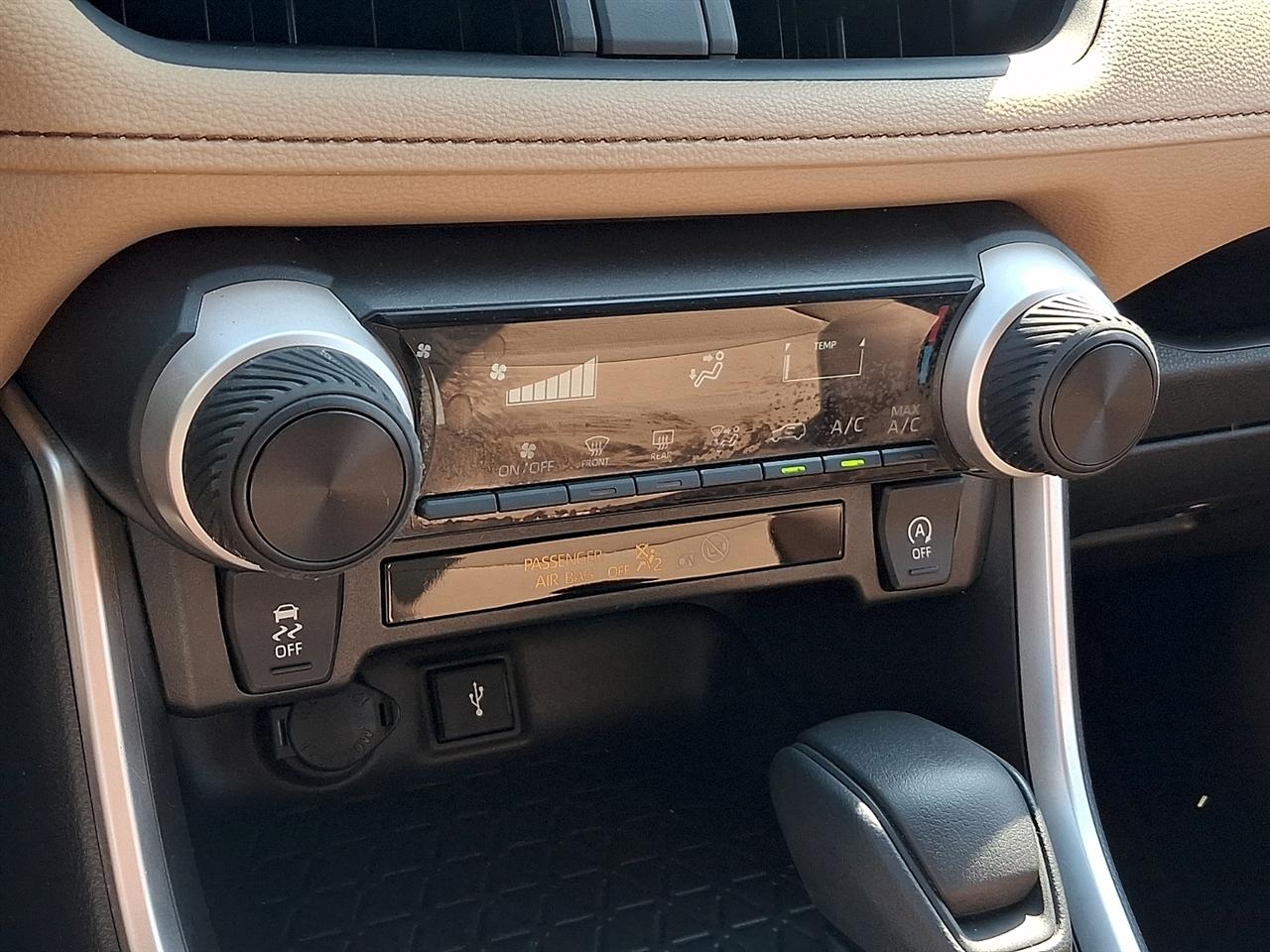 Toyota RAV4 LE AWD (Natl) 2022