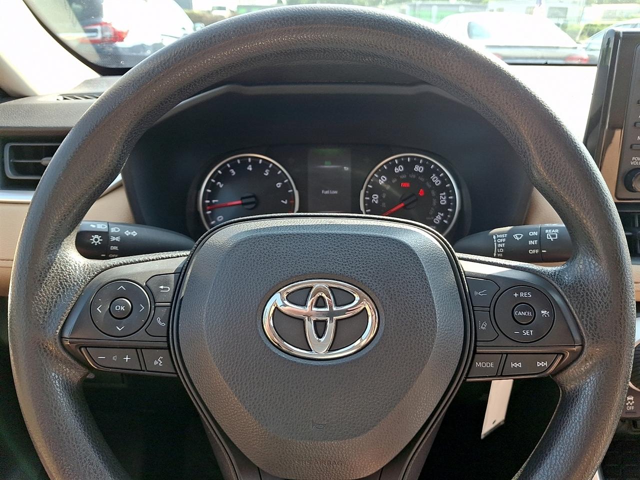 Toyota RAV4 LE AWD (Natl) 2022