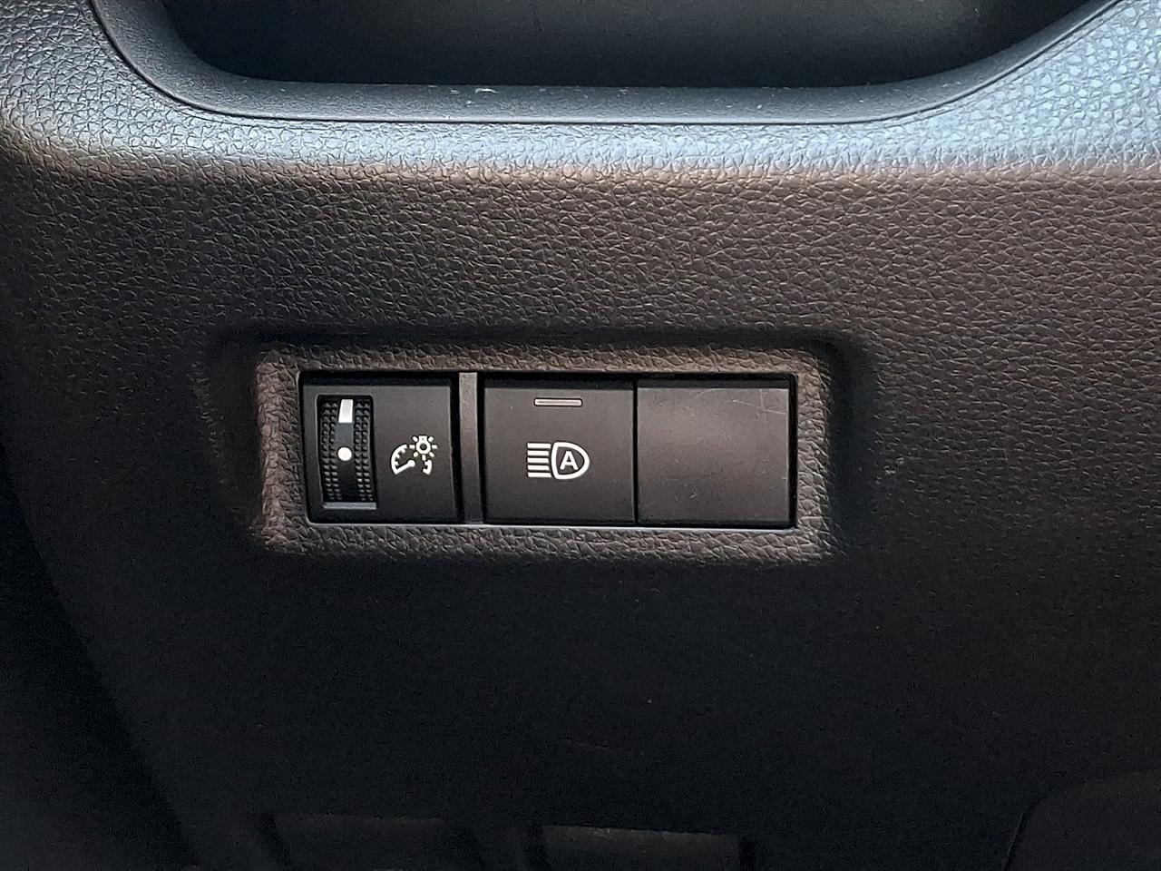 Toyota RAV4 LE AWD (Natl) 2022
