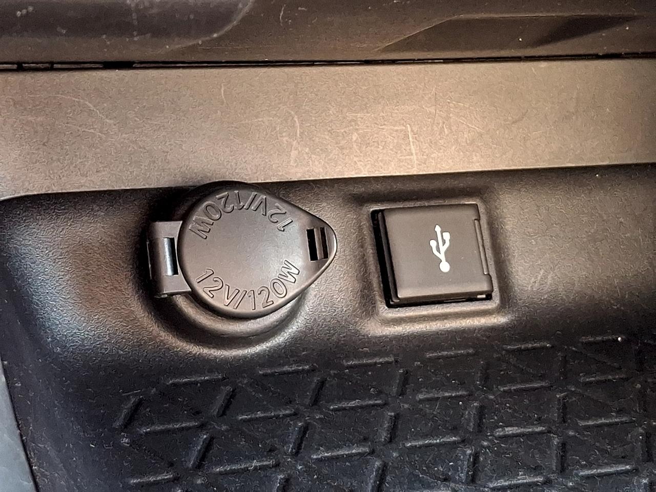 Toyota RAV4 LE AWD (Natl) 2022