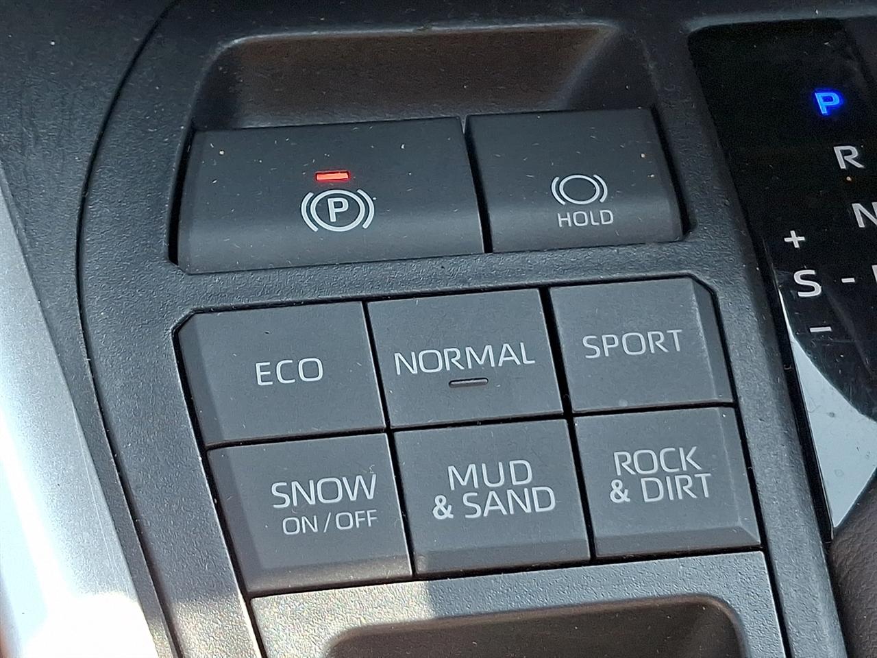 Toyota RAV4 LE AWD (Natl) 2022