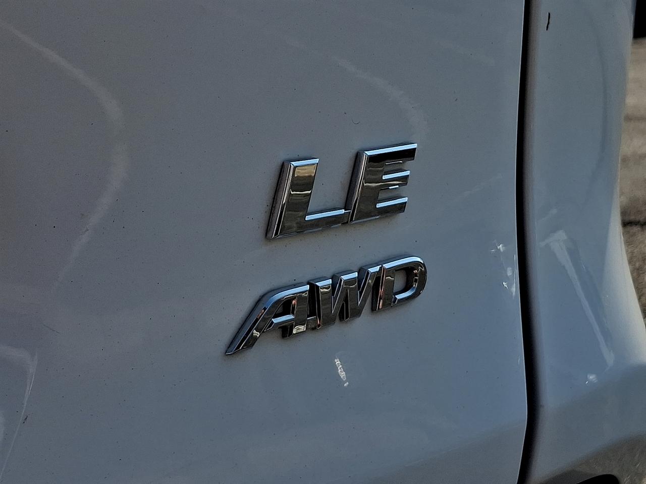 Toyota RAV4 LE AWD (Natl) 2022