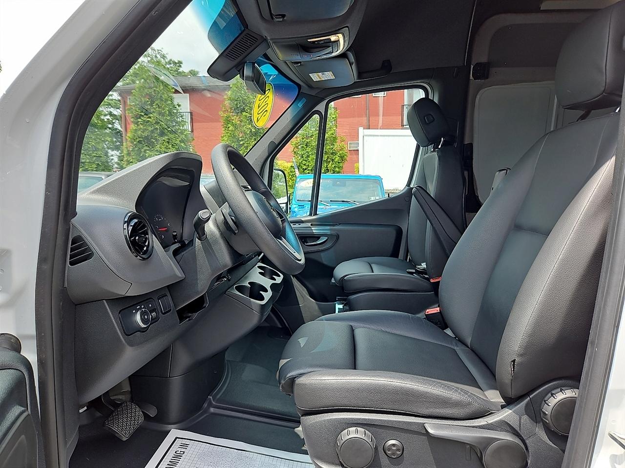 Mercedes-Benz Sprinter Van 2500 Standard Roof V6 144" RWD 2020