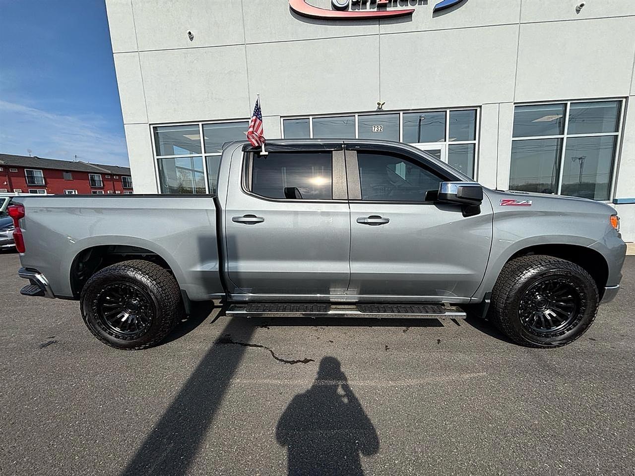 Chevrolet Silverado 1500 4WD Crew Cab 147" LT w/1LT 2023