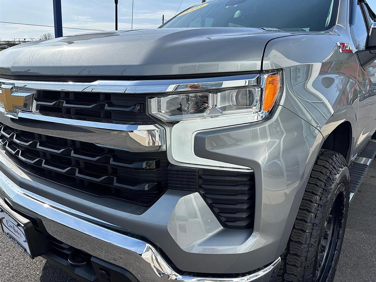 Chevrolet Silverado 1500 4WD Crew Cab 147" LT w/1LT 2023