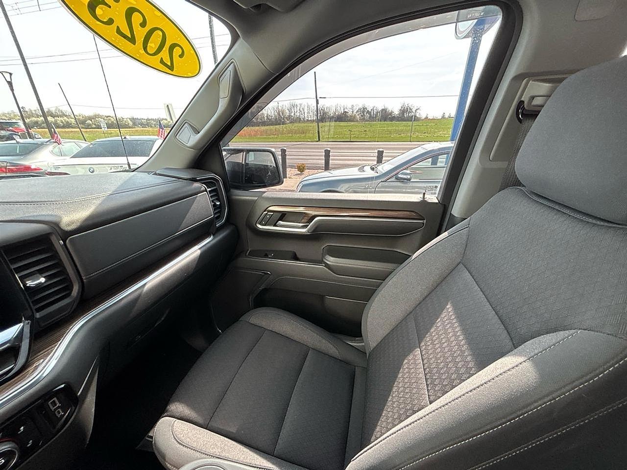 Chevrolet Silverado 1500 4WD Crew Cab 147" LT w/1LT 2023