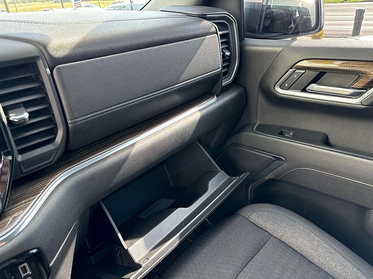 Chevrolet Silverado 1500 4WD Crew Cab 147" LT w/1LT 2023