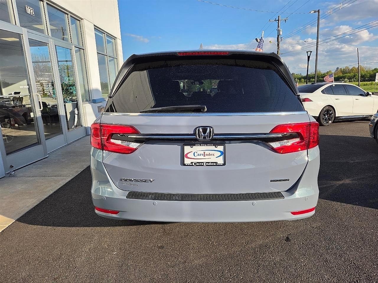Honda Odyssey Touring Auto 2023