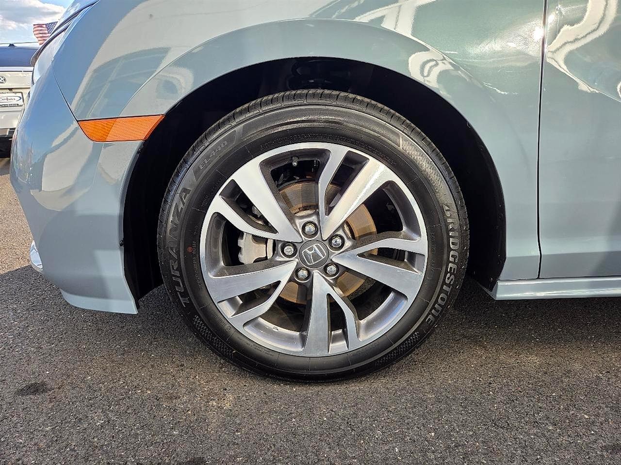 Honda Odyssey Touring Auto 2023