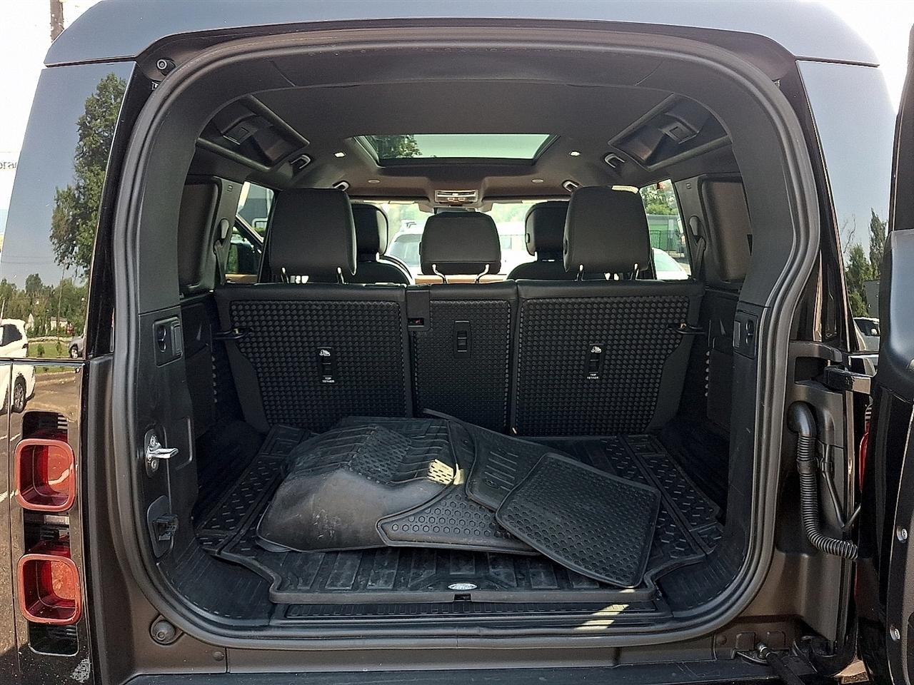 Land Rover Defender 110 X-Dynamic SE AWD 2023