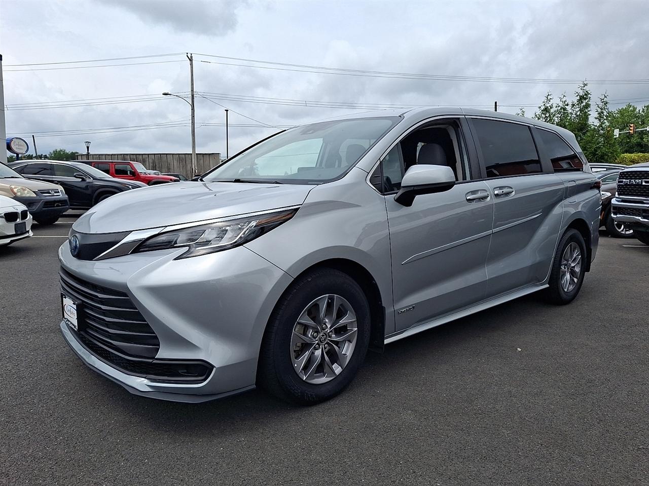 Toyota Sienna LE FWD 8-Passenger (Natl) 2021
