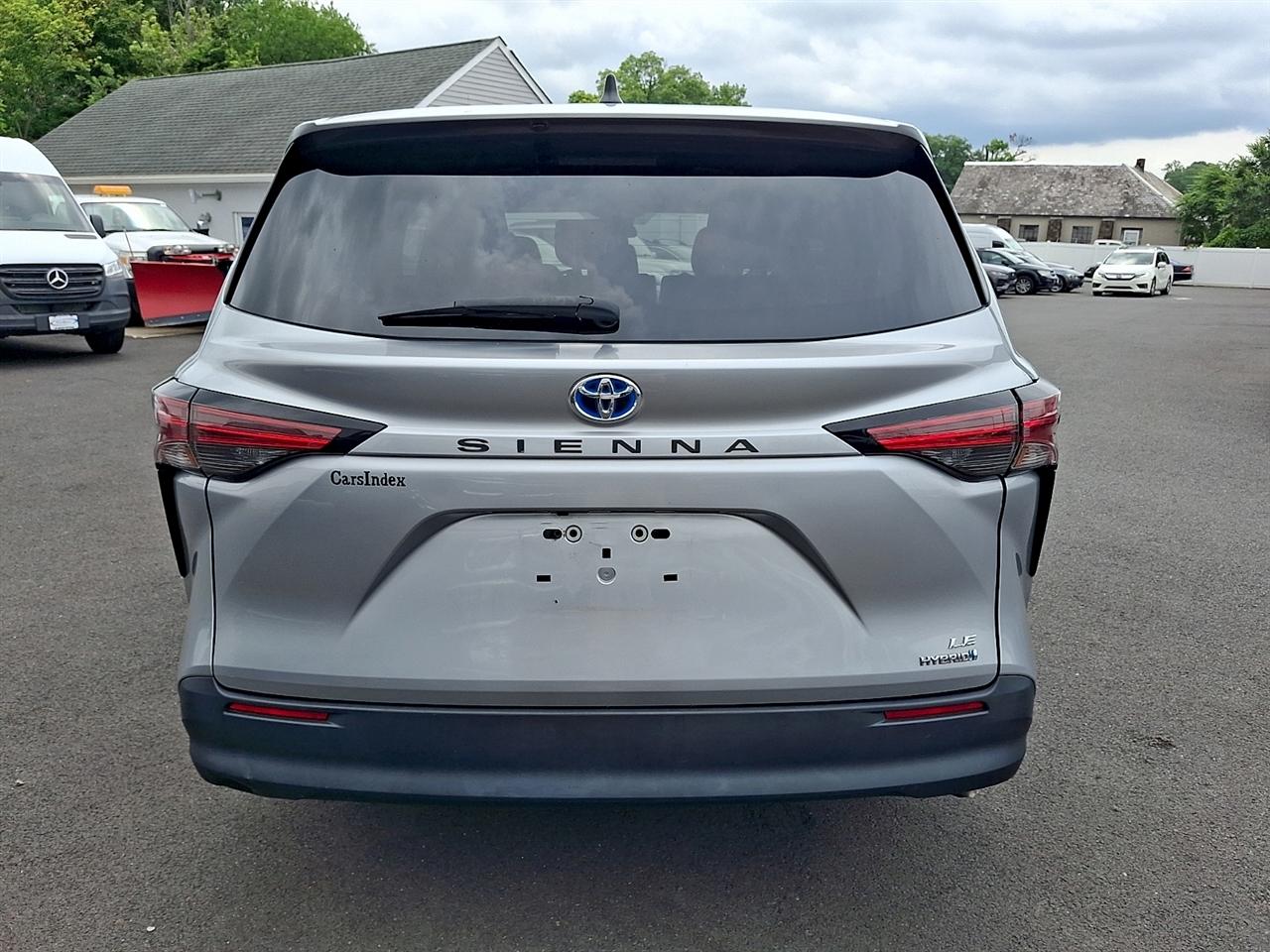 Toyota Sienna LE FWD 8-Passenger (Natl) 2021
