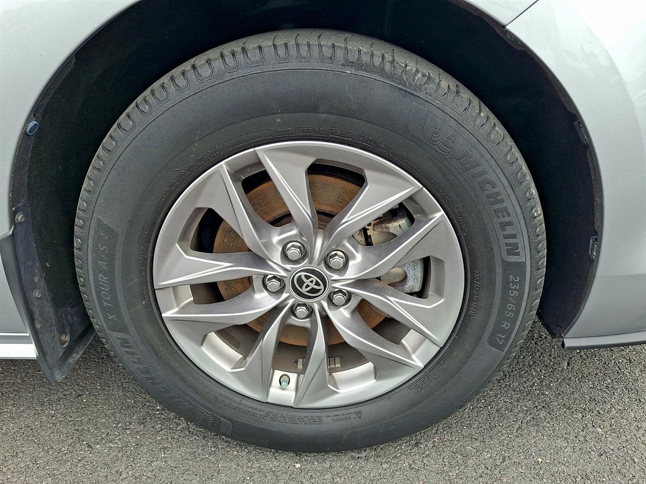 Toyota Sienna LE FWD 8-Passenger (Natl) 2021
