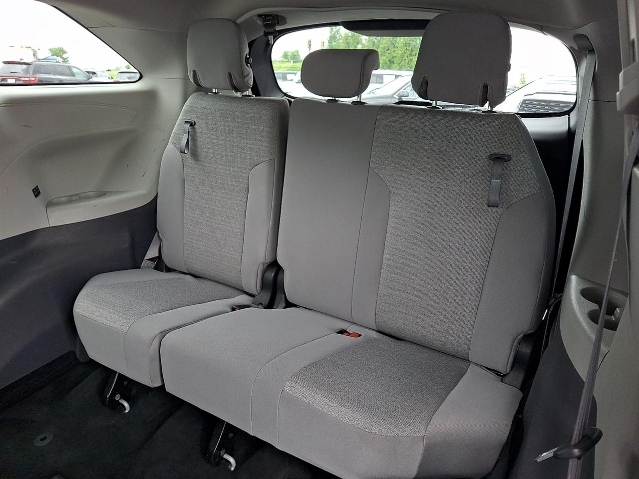 Toyota Sienna LE FWD 8-Passenger (Natl) 2021