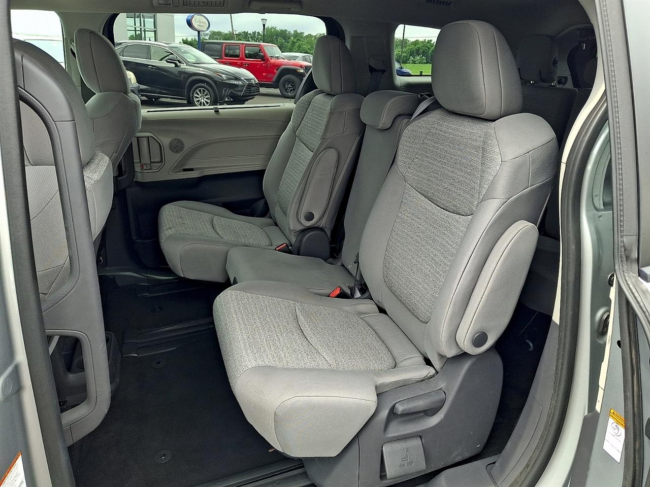Toyota Sienna LE FWD 8-Passenger (Natl) 2021