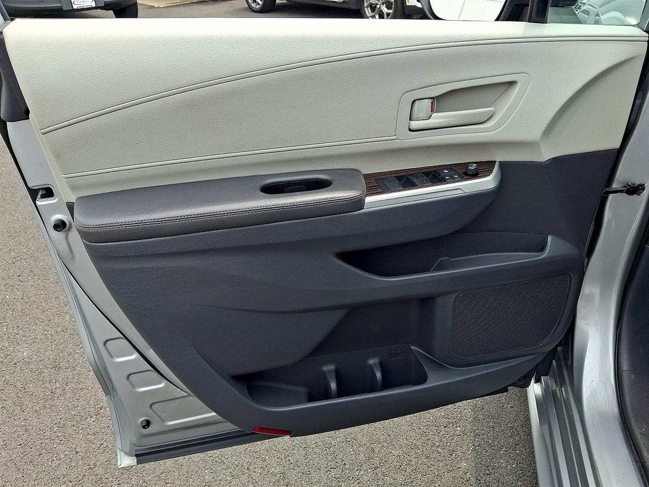 Toyota Sienna LE FWD 8-Passenger (Natl) 2021