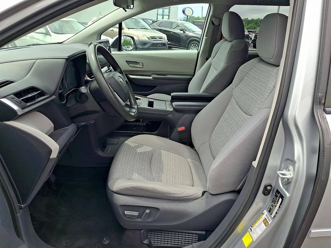 Toyota Sienna LE FWD 8-Passenger (Natl) 2021