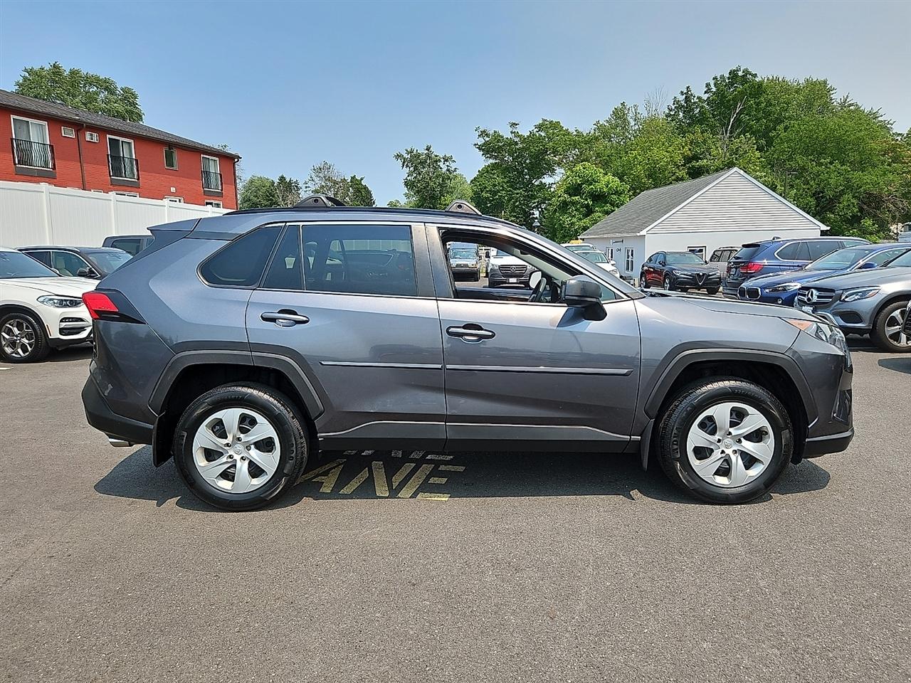 Toyota RAV4 LE AWD (Natl) 2020