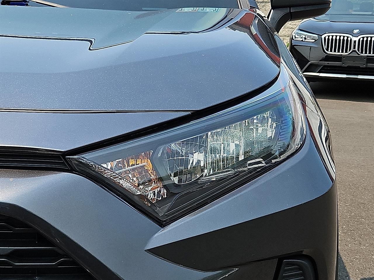 Toyota RAV4 LE AWD (Natl) 2020