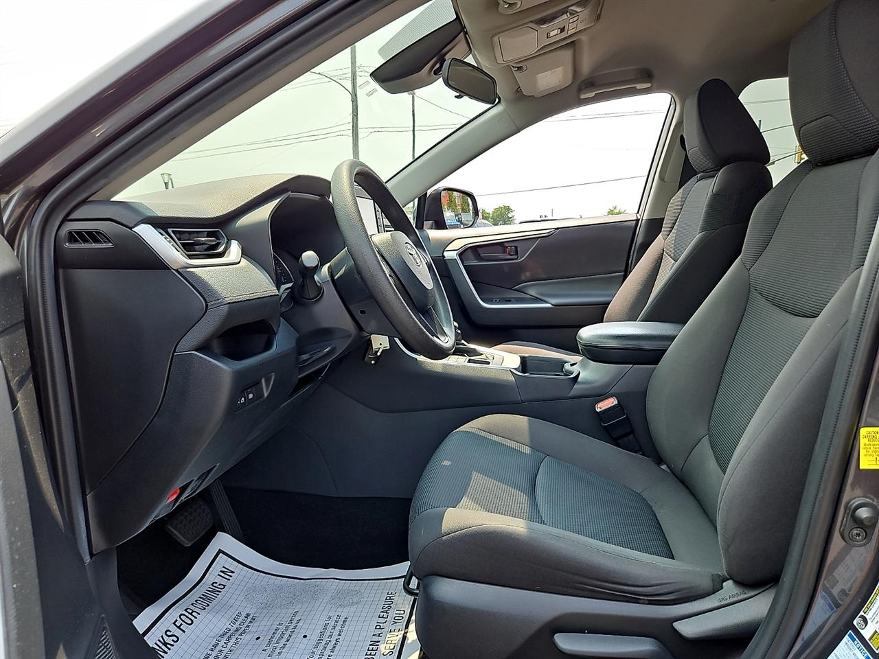 Toyota RAV4 LE AWD (Natl) 2020