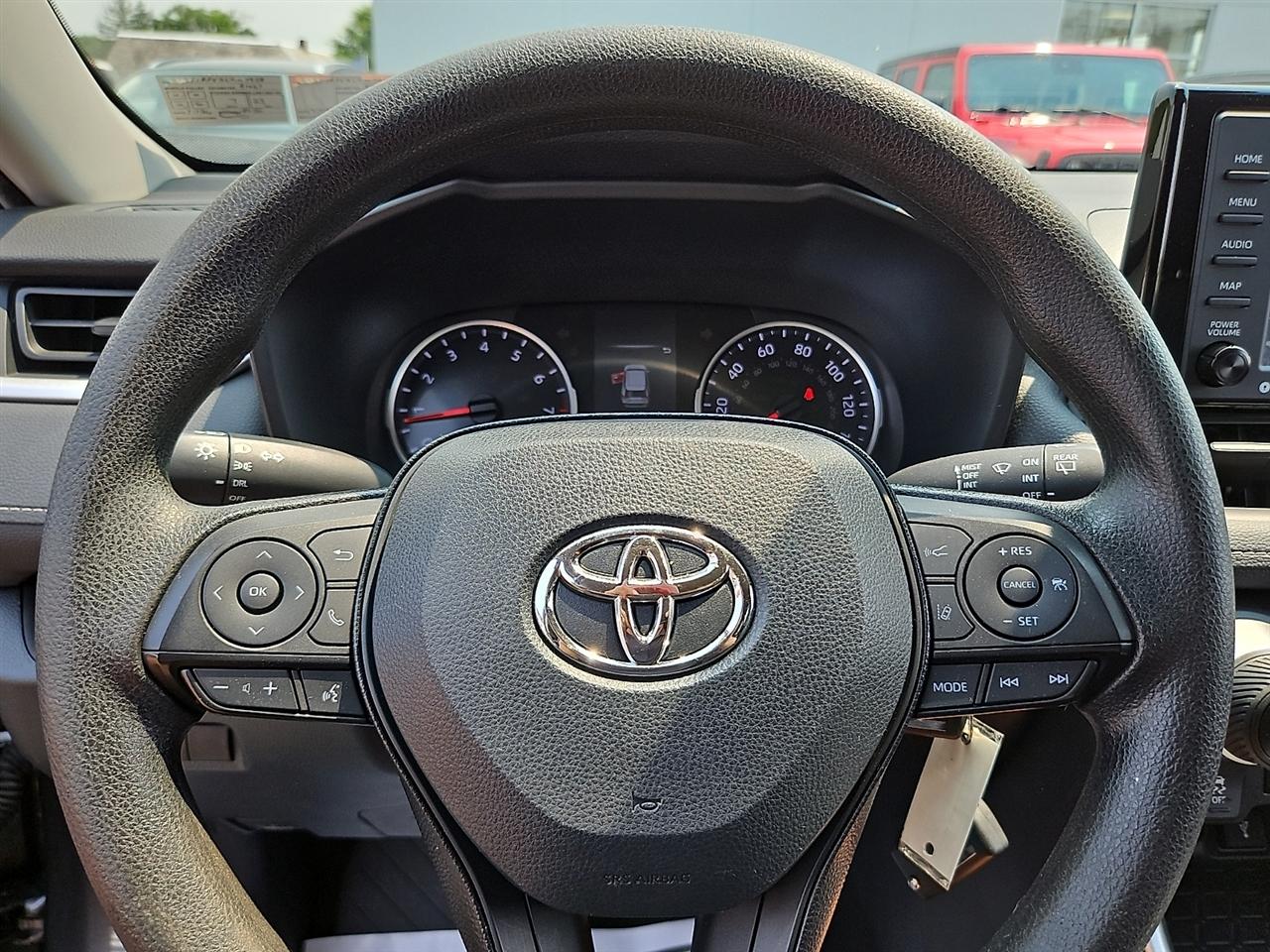 Toyota RAV4 LE AWD (Natl) 2020