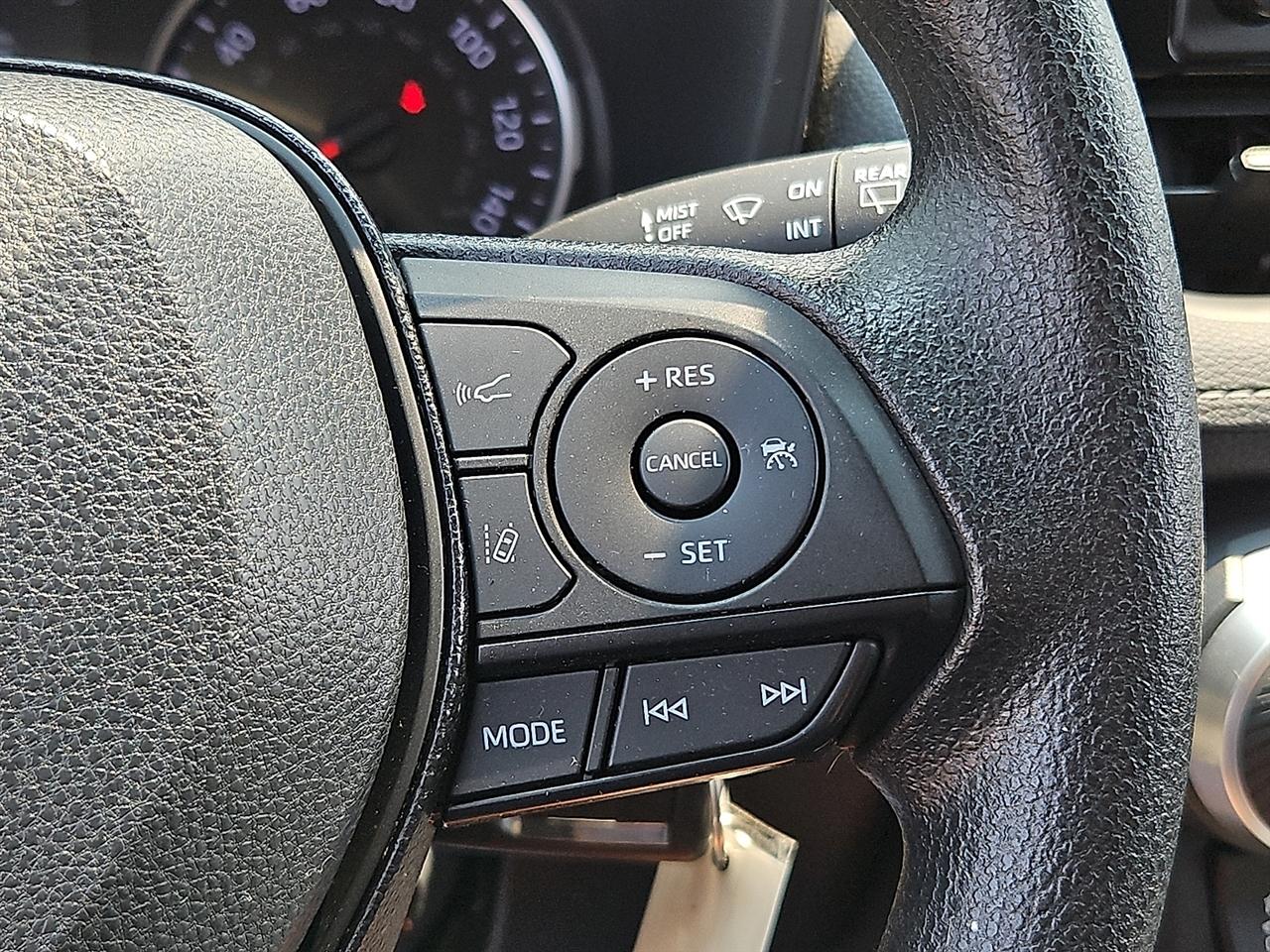 Toyota RAV4 LE AWD (Natl) 2020