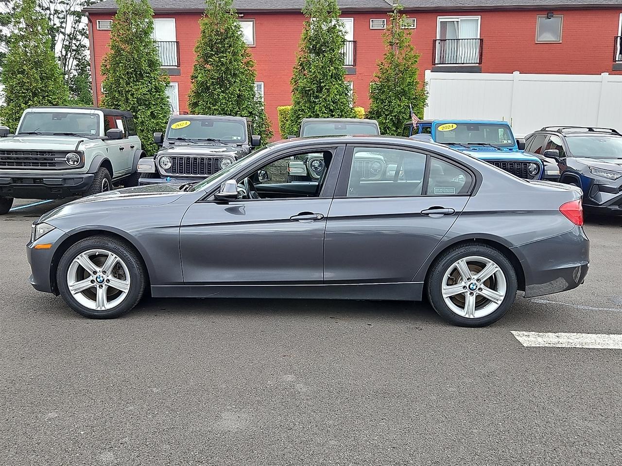 BMW 3 Series 4dr Sdn 320i xDrive AWD 2014