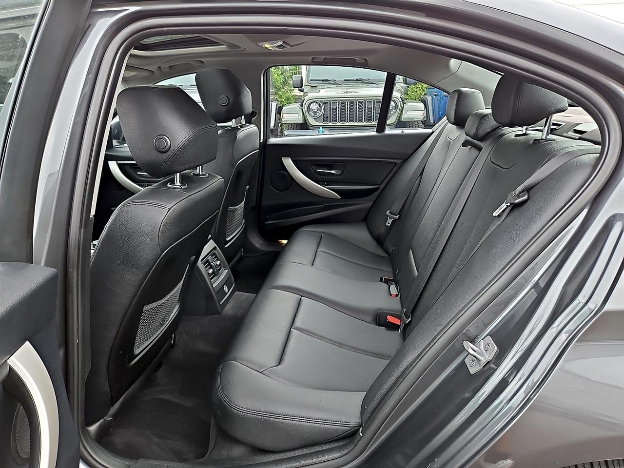 BMW 3 Series 4dr Sdn 320i xDrive AWD 2014