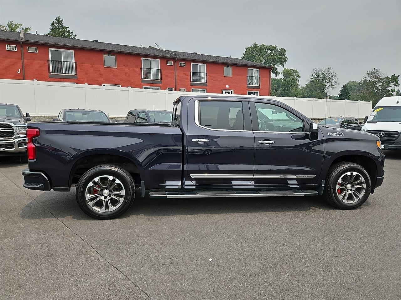 Chevrolet Silverado 1500 4WD Crew Cab 157" High Country 2024