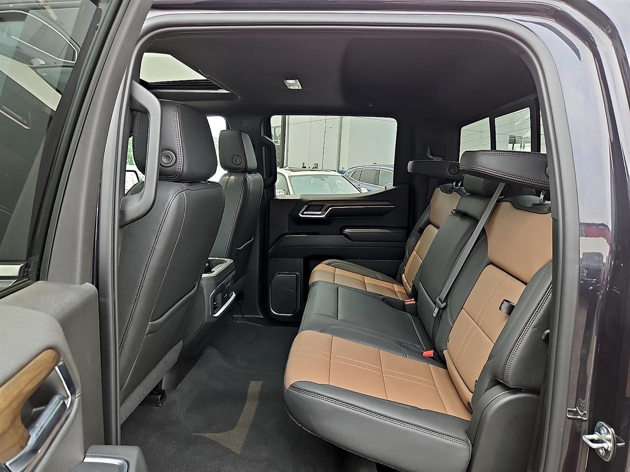 Chevrolet Silverado 1500 4WD Crew Cab 157" High Country 2024