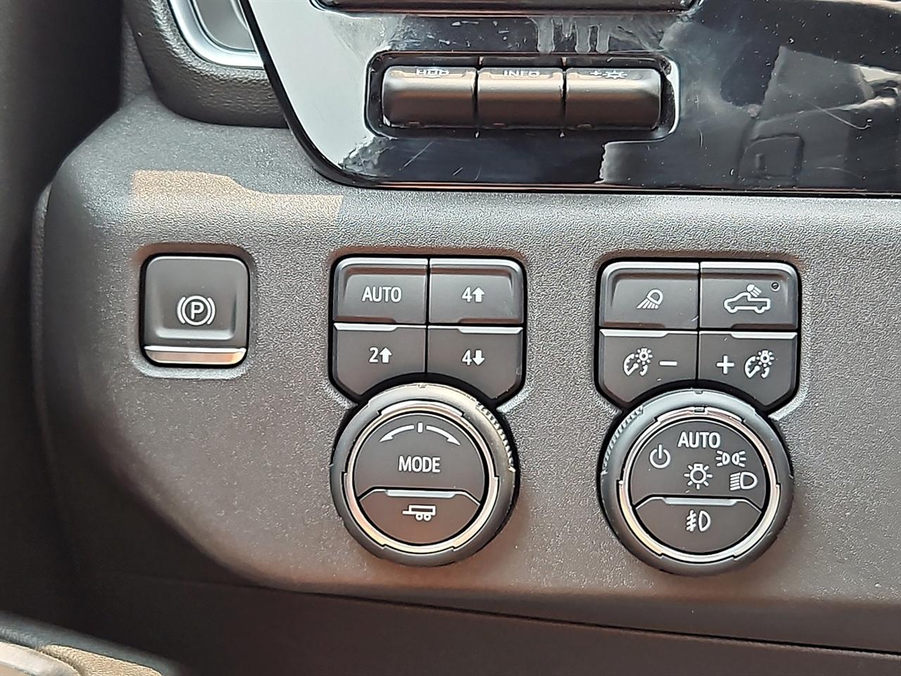 Chevrolet Silverado 1500 4WD Crew Cab 157" High Country 2024