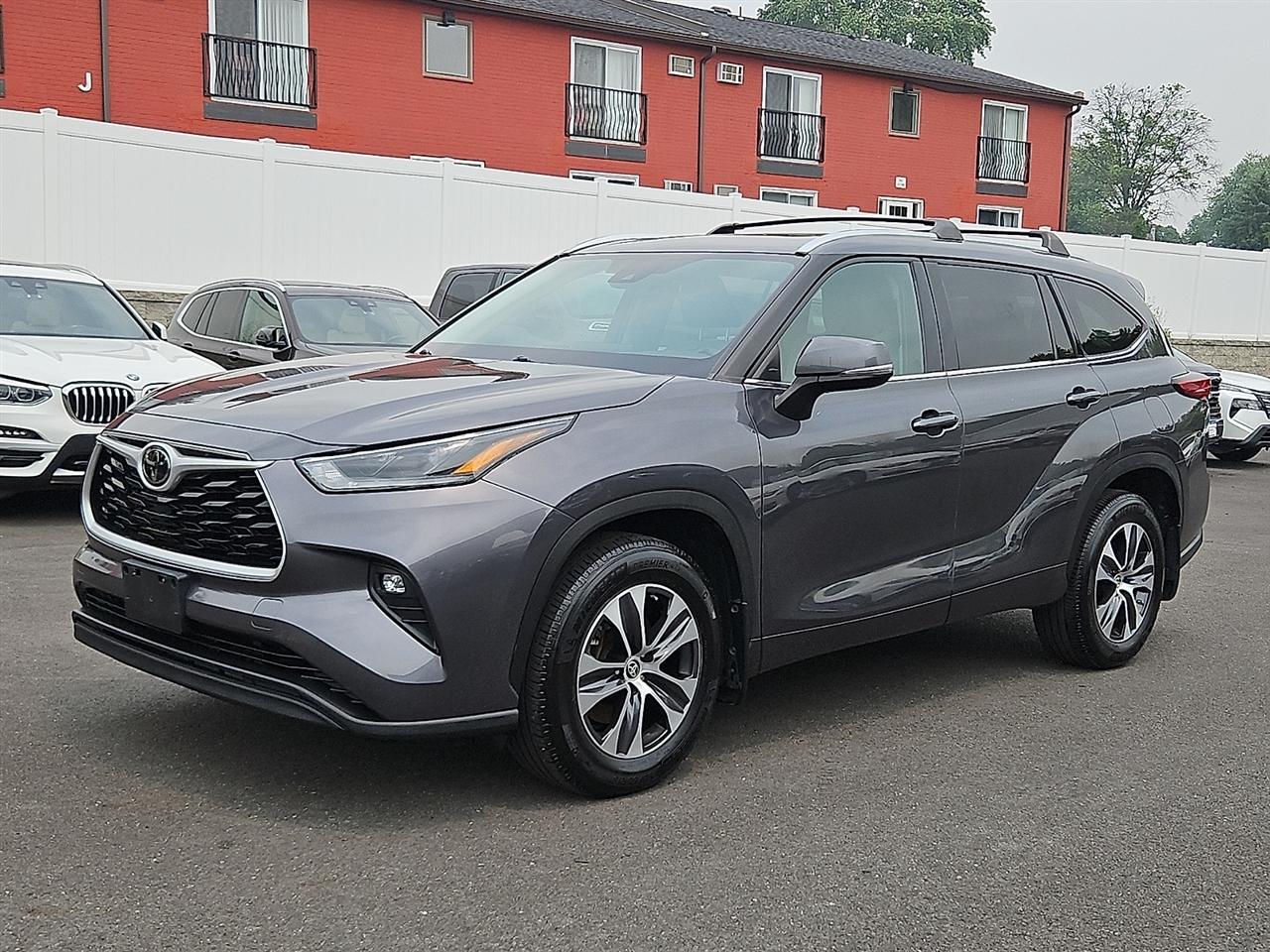Toyota Highlander XLE AWD (Natl) 2021
