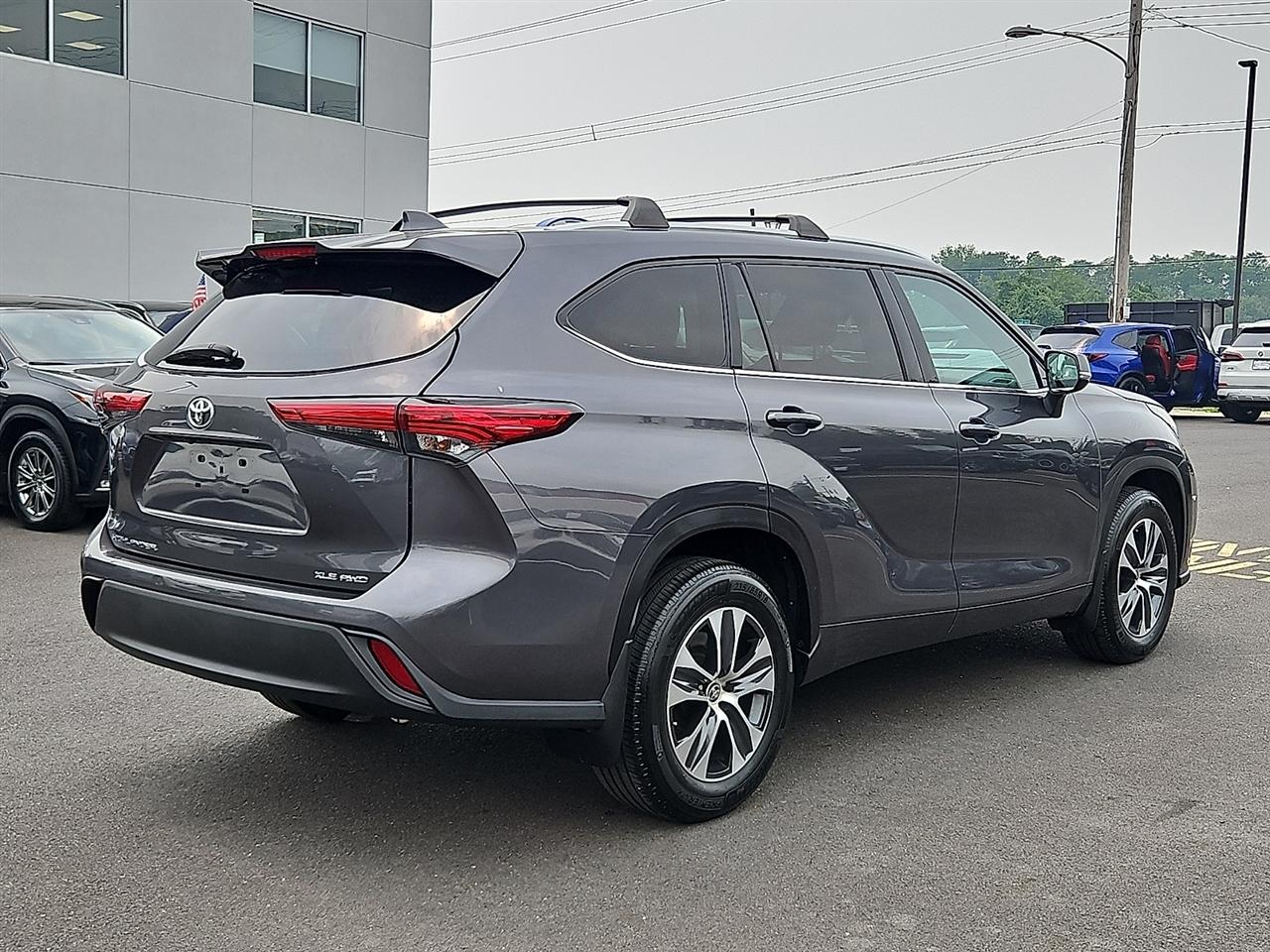 Toyota Highlander XLE AWD (Natl) 2021