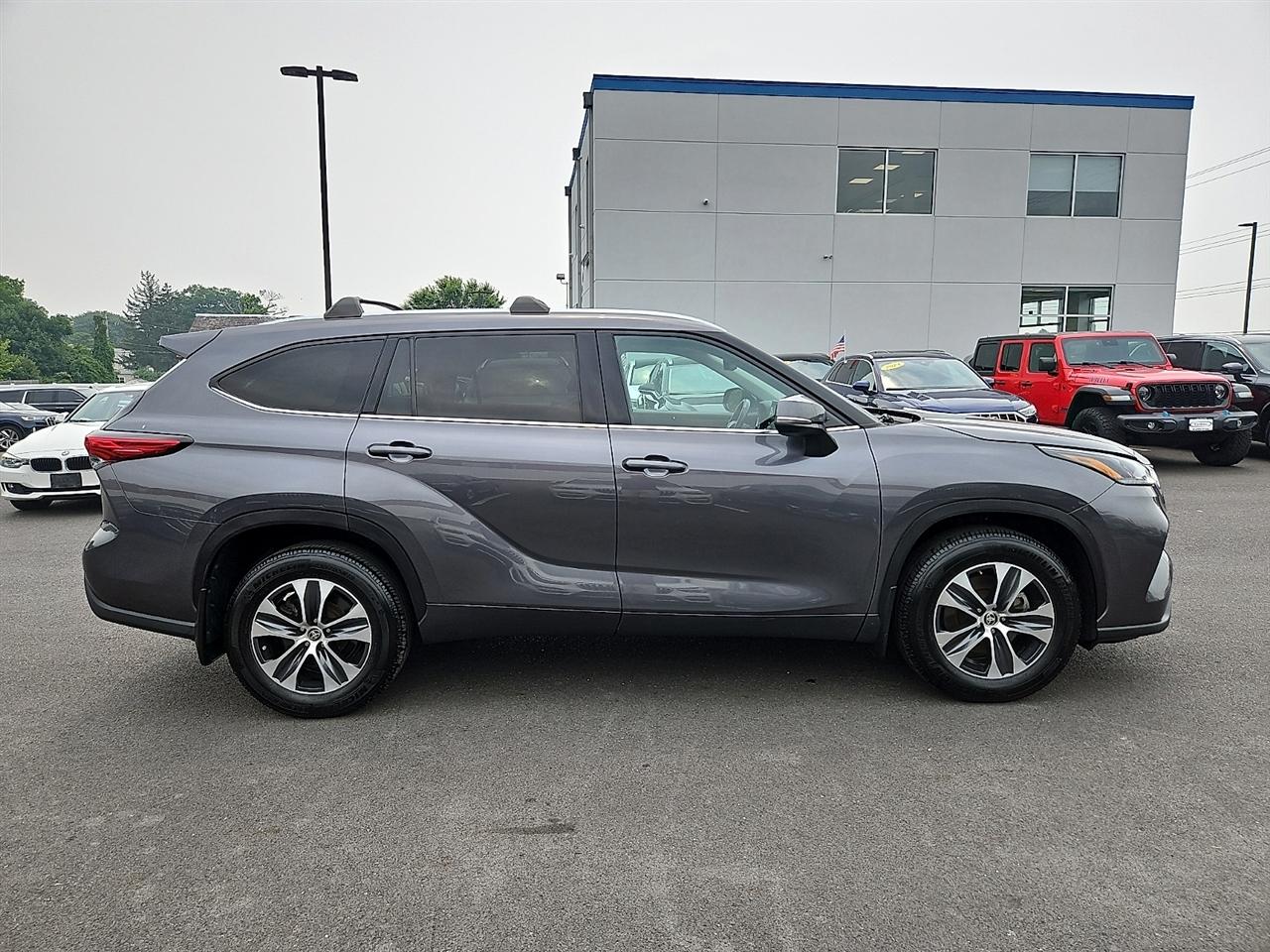 Toyota Highlander XLE AWD (Natl) 2021