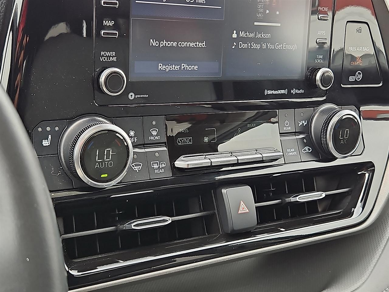 Toyota Highlander XLE AWD (Natl) 2021