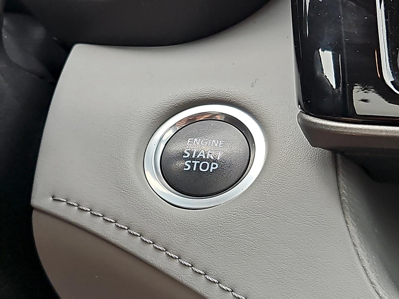 Toyota Highlander XLE AWD (Natl) 2021