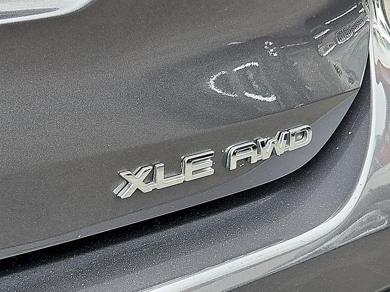 Toyota Highlander XLE AWD (Natl) 2021
