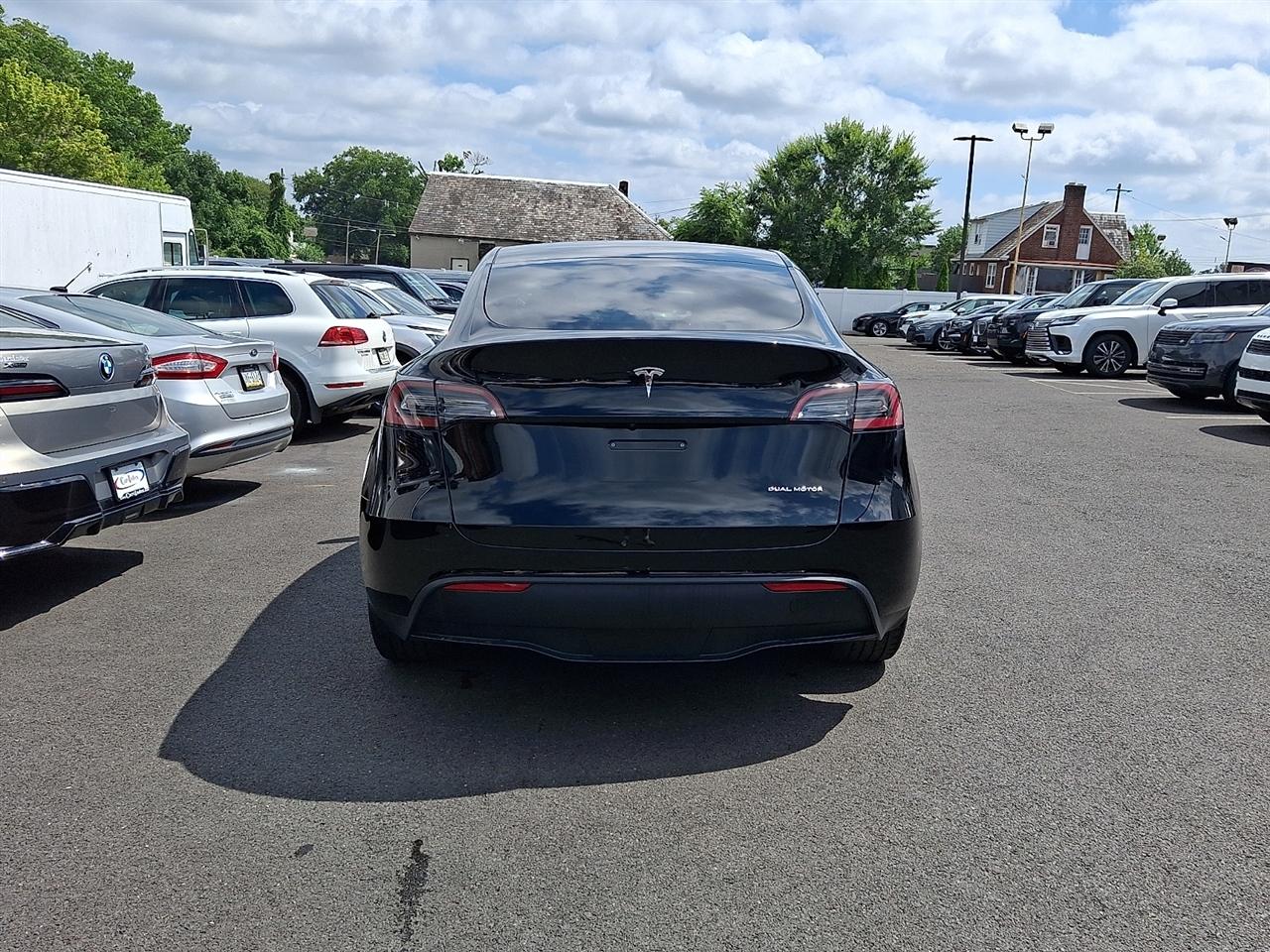 Tesla Model Y  2023