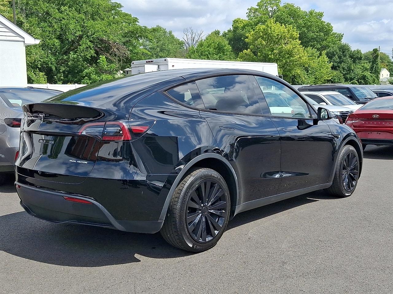 Tesla Model Y  2023
