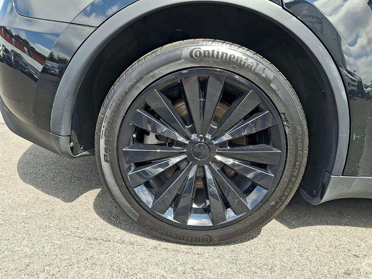 Tesla Model Y  2023