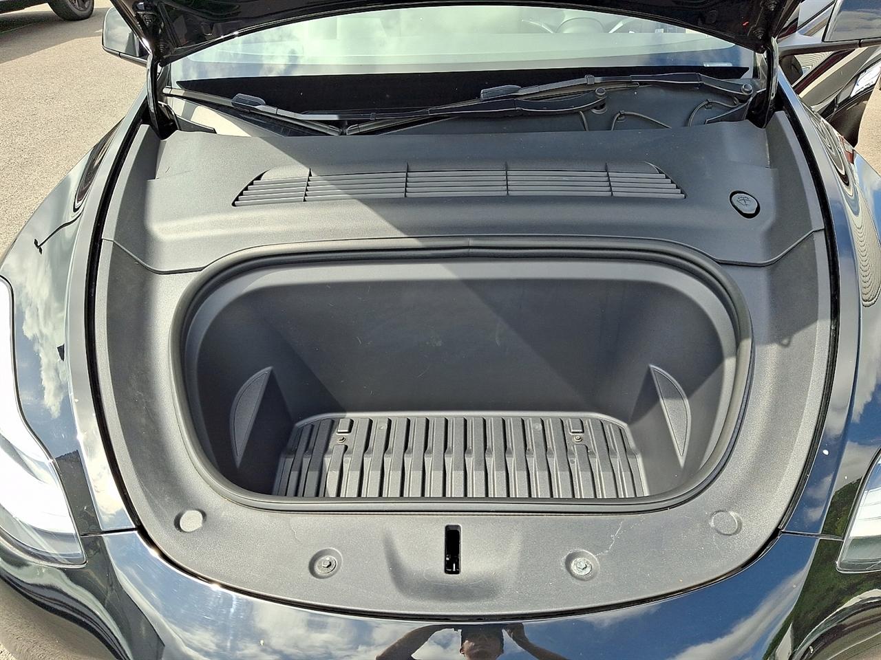 Tesla Model Y  2023