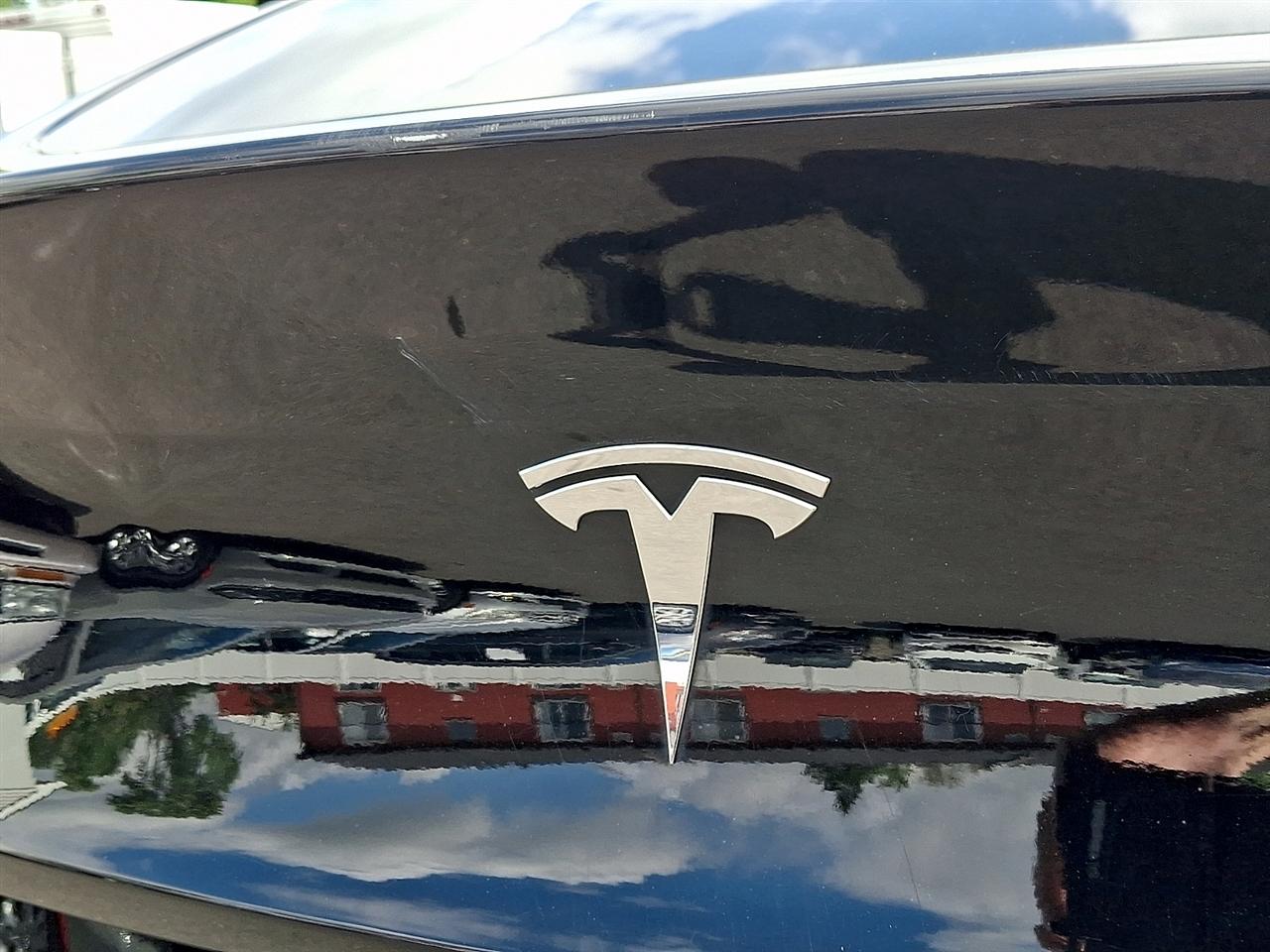 Tesla Model Y  2023