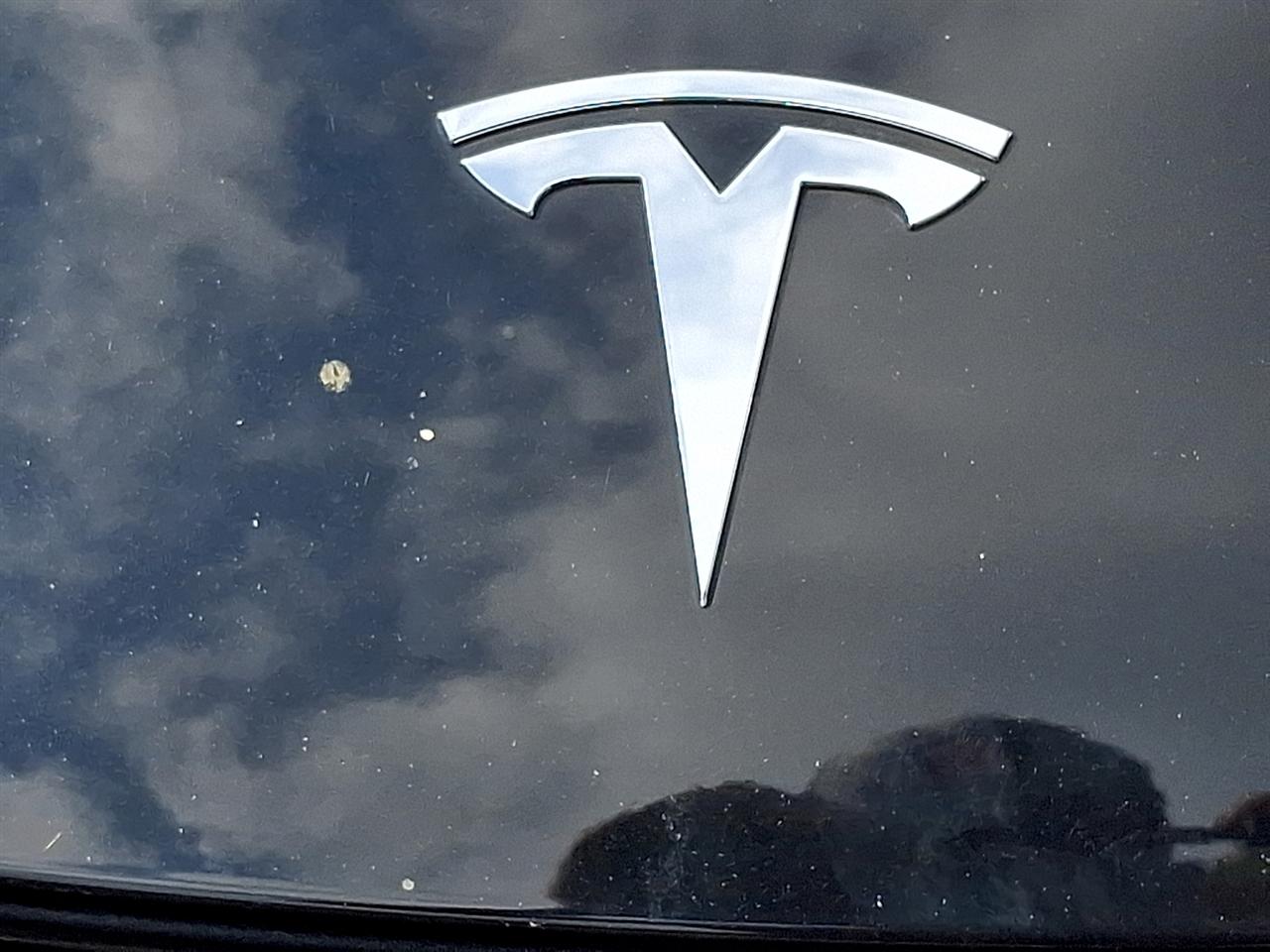 Tesla Model Y  2023