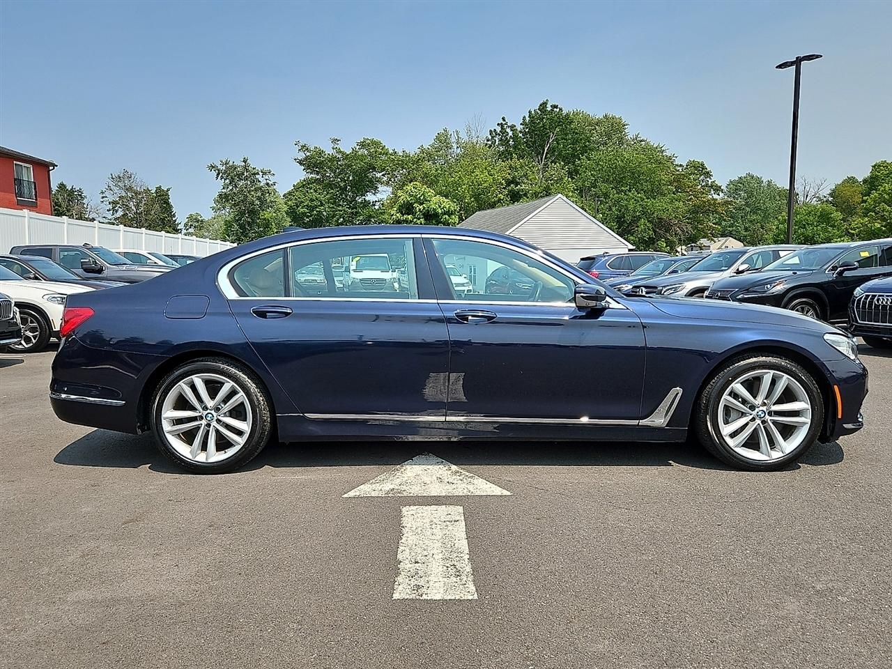 BMW 7 Series 750i xDrive Sedan 2017
