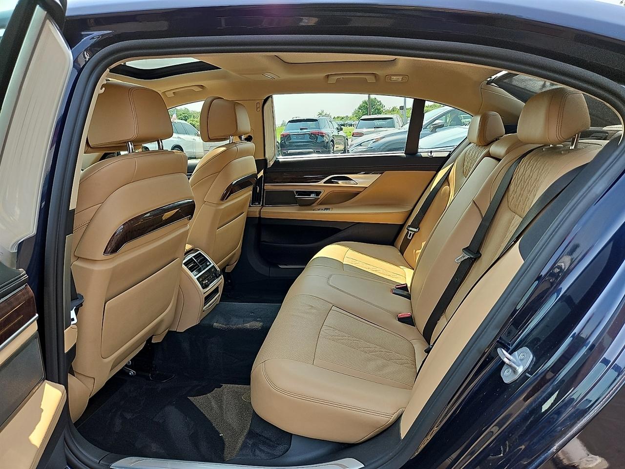 BMW 7 Series 750i xDrive Sedan 2017