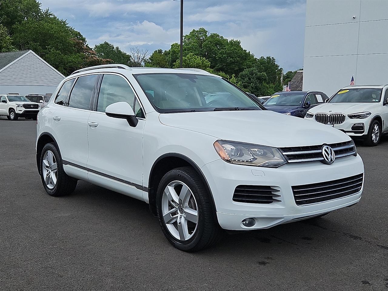 Volkswagen Touareg 4dr 3.6L Sport w/Nav 2014