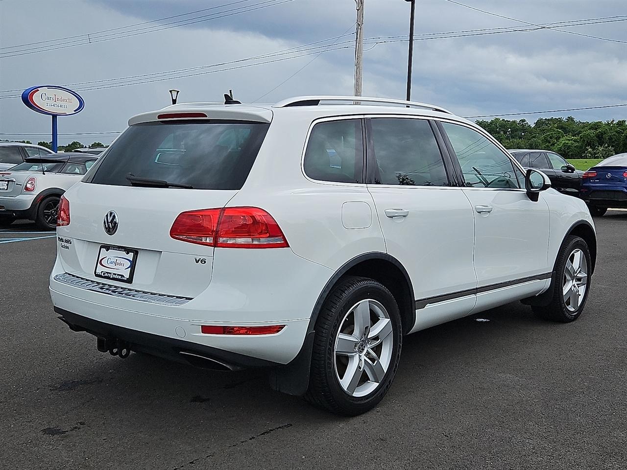 Volkswagen Touareg 4dr 3.6L Sport w/Nav 2014