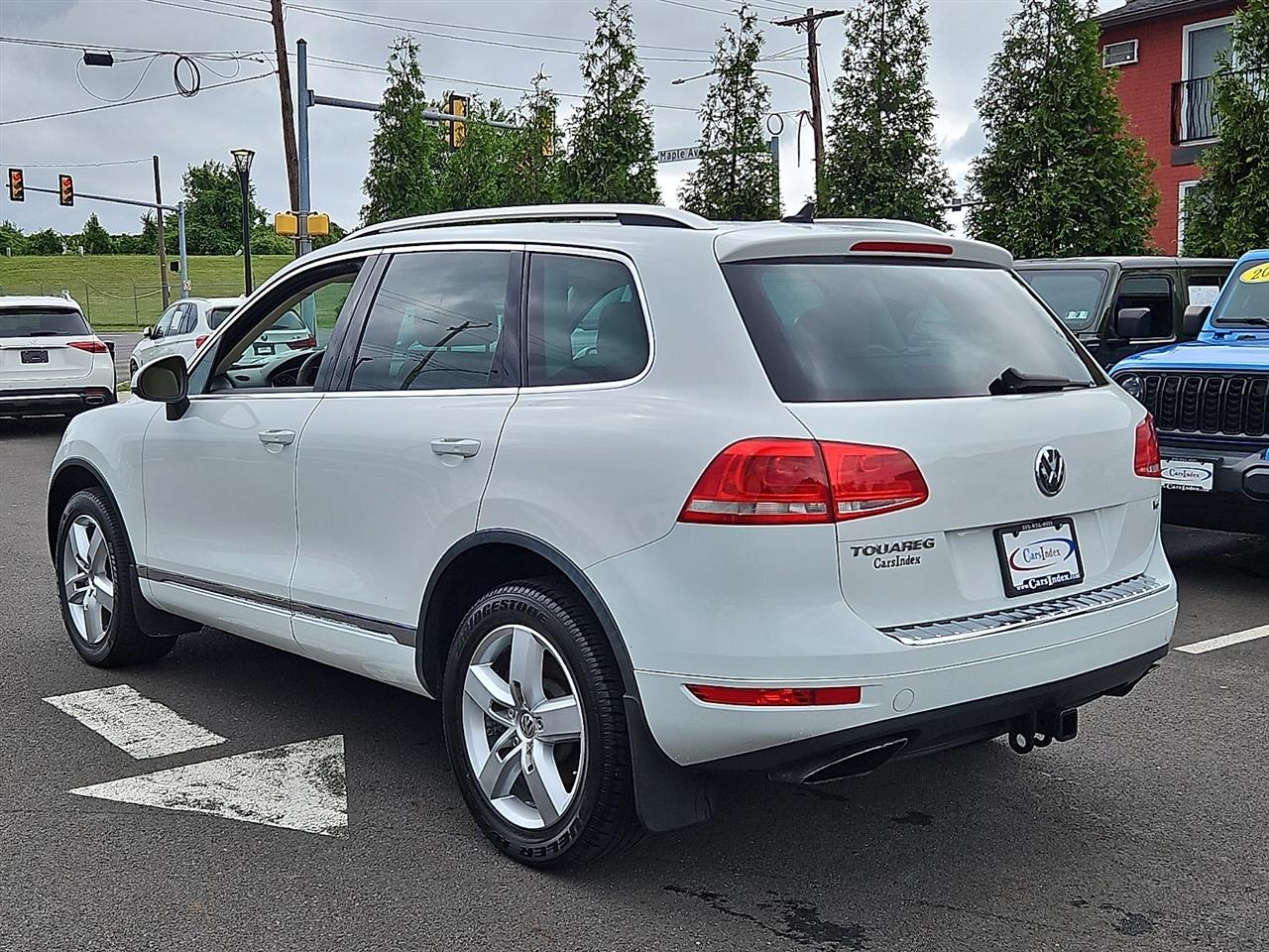 Volkswagen Touareg 4dr 3.6L Sport w/Nav 2014