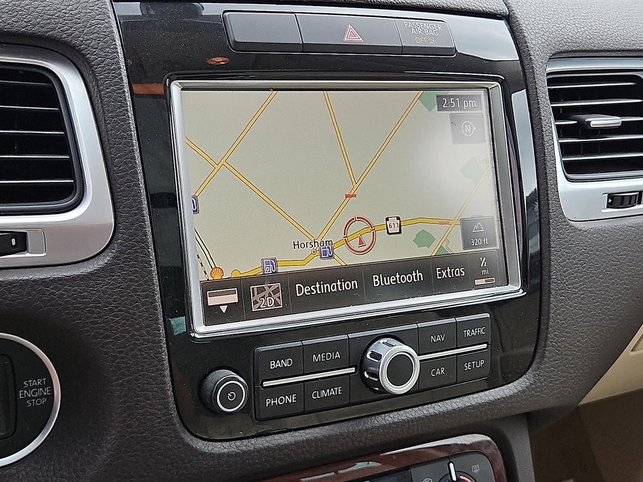 Volkswagen Touareg 4dr 3.6L Sport w/Nav 2014