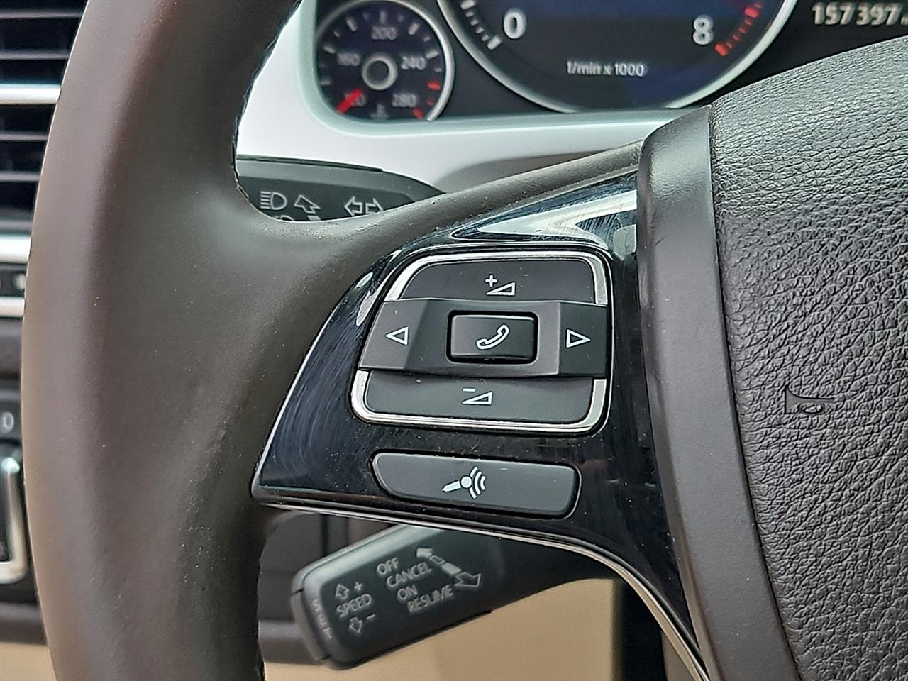 Volkswagen Touareg 4dr 3.6L Sport w/Nav 2014